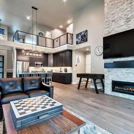 Luxury New Townhome Offers 4-Season Mountain Retreat
